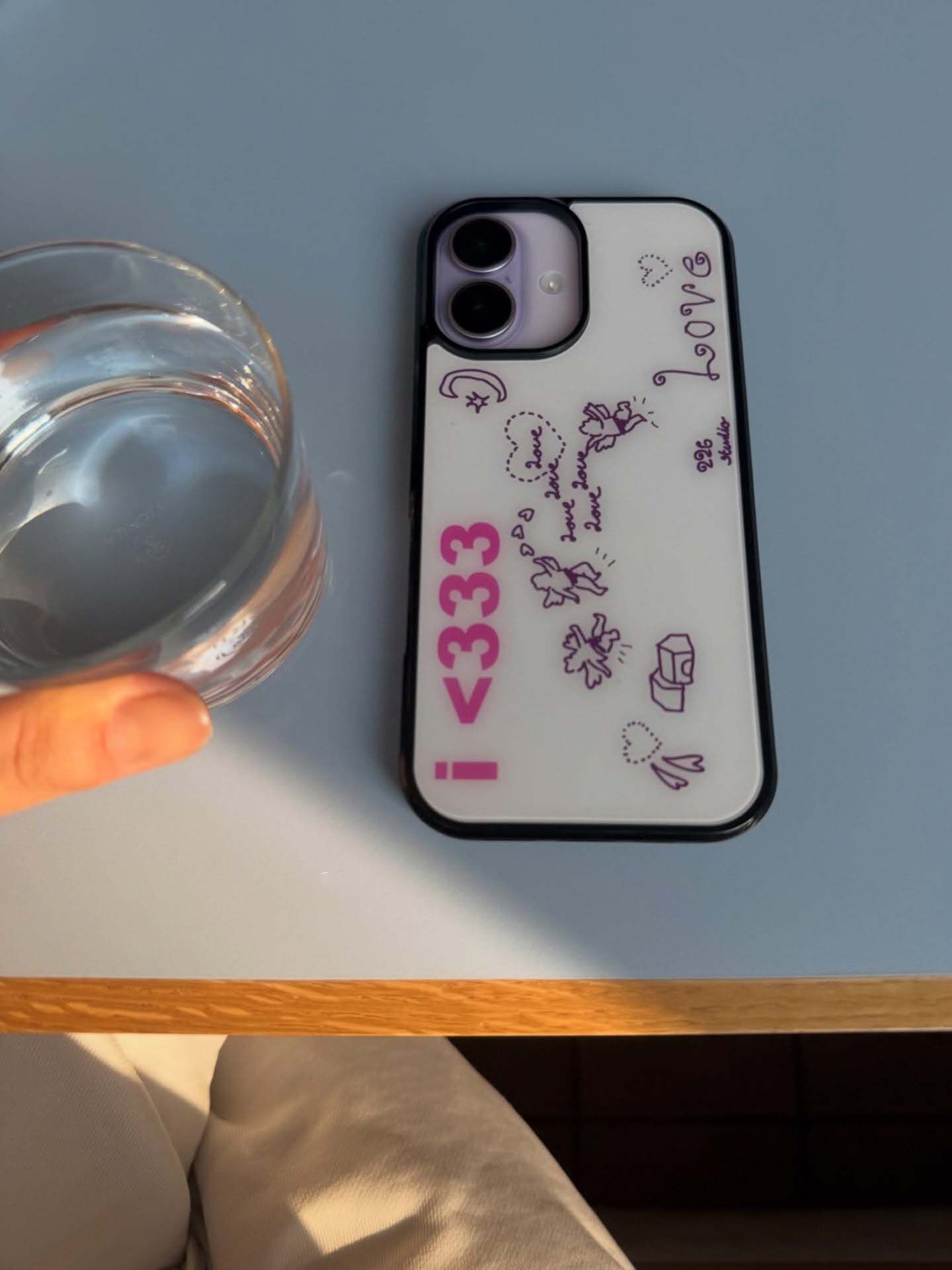 レトロな天使の愛の絵が描かれた可愛いイラストのスマホケース  - Phone Cases Kawaii のレビューと価格
